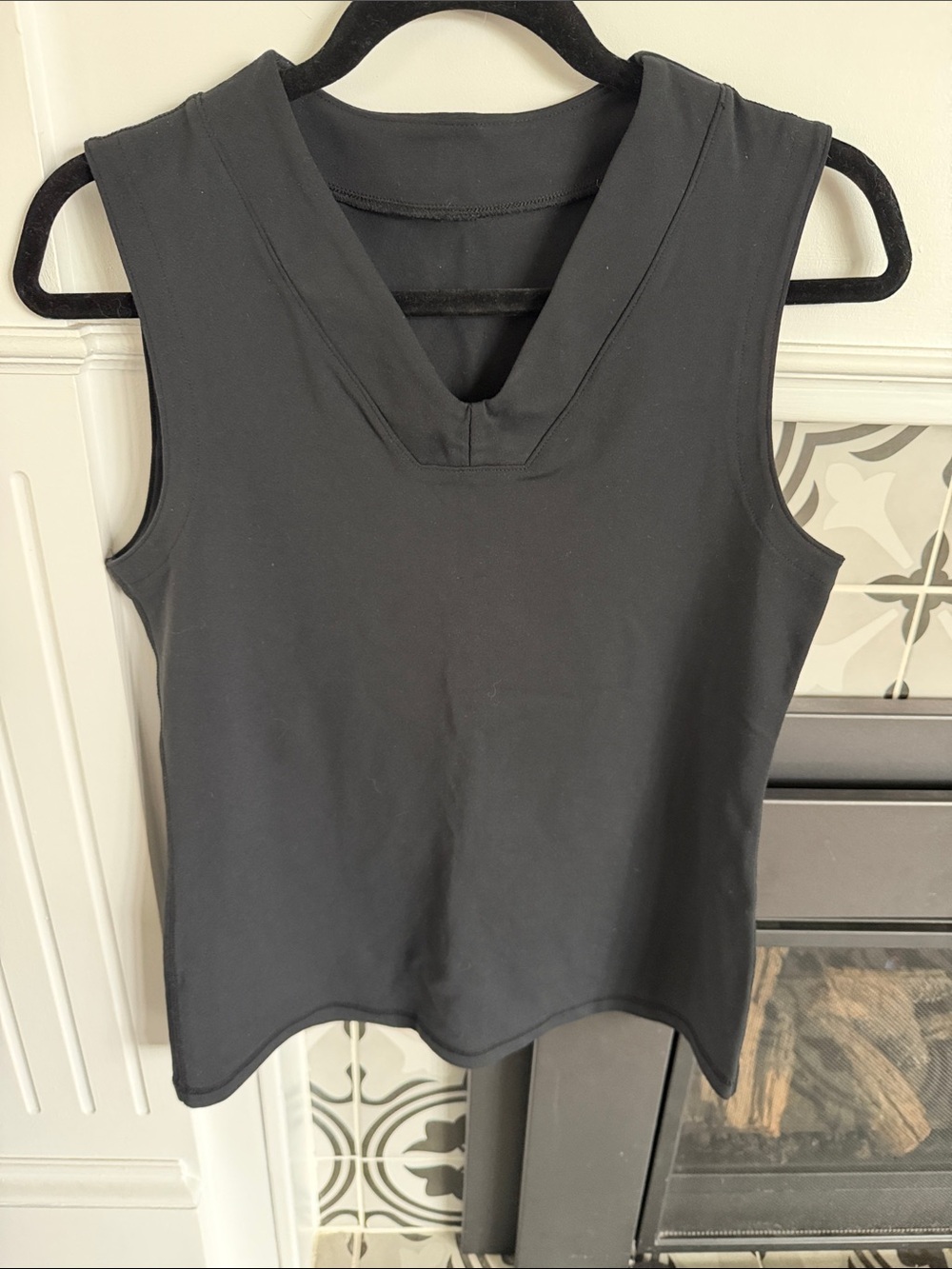 LULULEMON Women's Black Sleeveless V-Neck Top